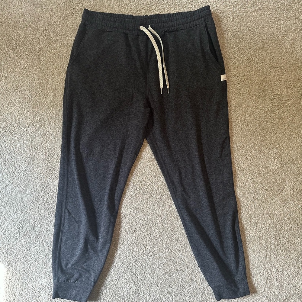 Vuori Dark Heather Gray Joggers, size L